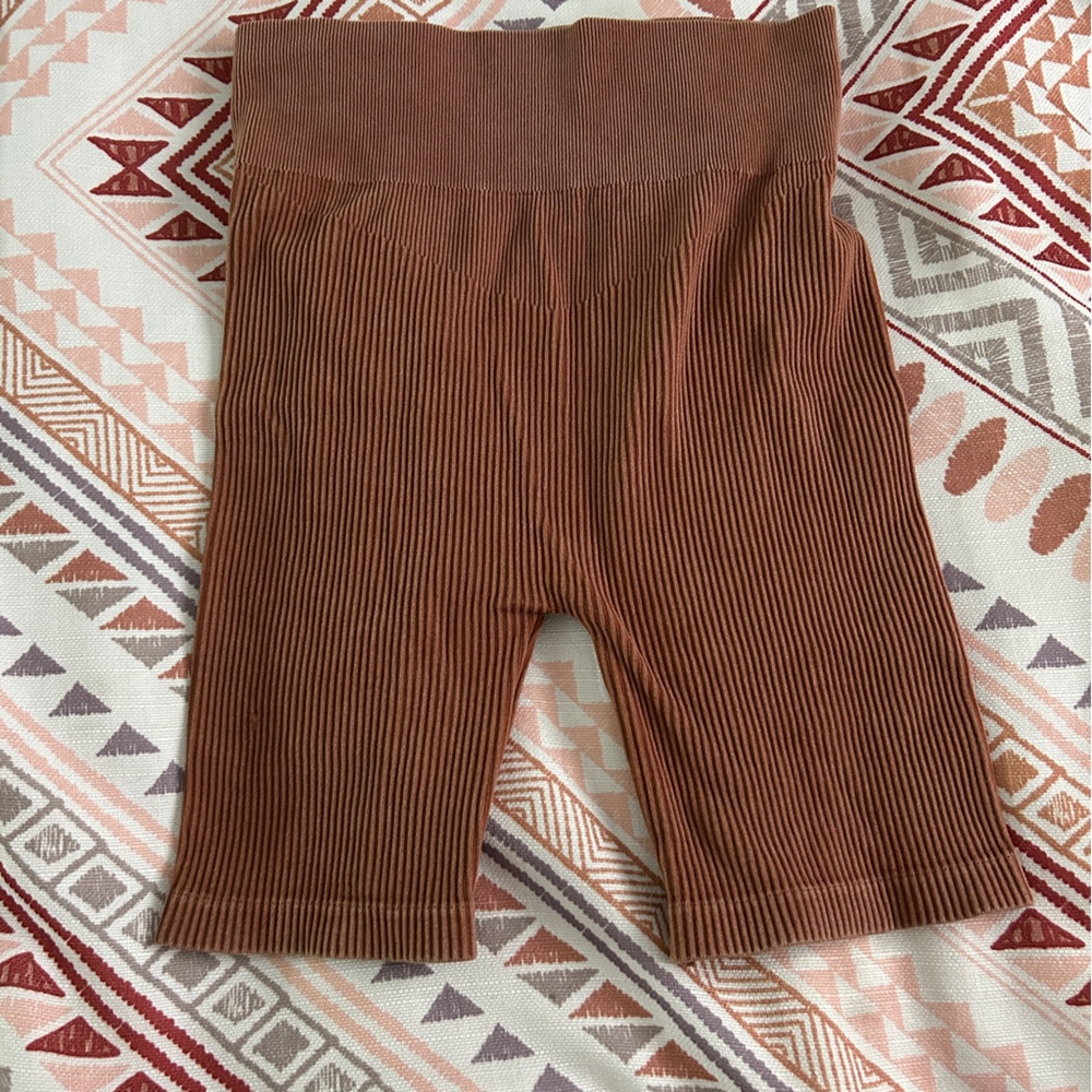 Aura ribbed biker shorts m/l burnt orange